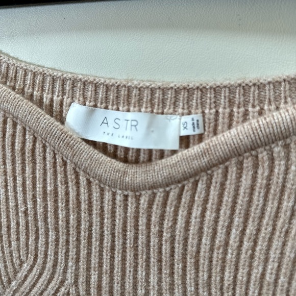 Astr Tan V-Neck Sweater with Puff Sleeves - Picture 7 of 8